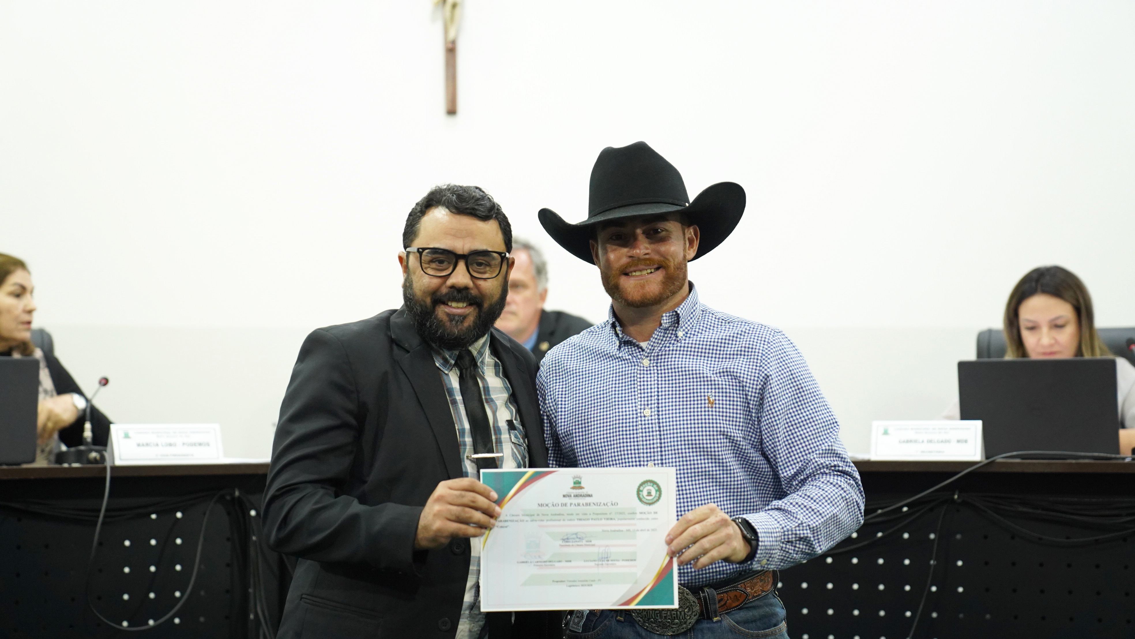 Poder legislativo reconhece atuação de Thiago Coloral, salva-vidas de rodeio de Nova Andradina 