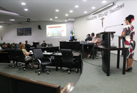 Pontos de ônibus e ampliação de cobertura no Cemitério Municipal são indicados na Câmara