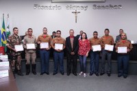 Por ato de bravura, bombeiros são homenageados por João Dan