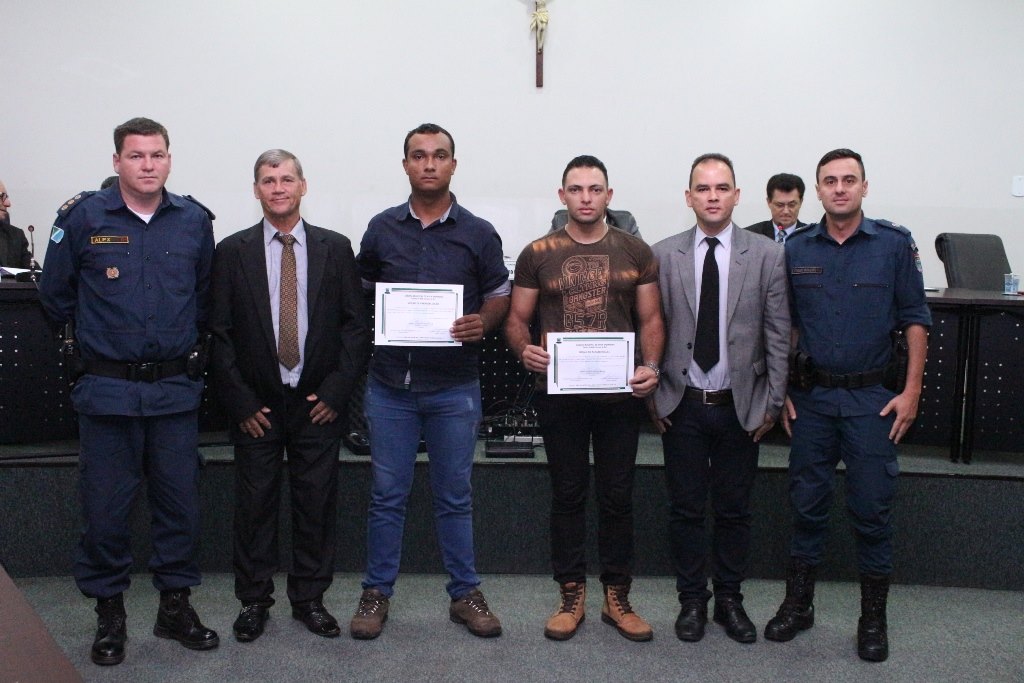 Por ato de bravura, policial e vigilante são homenageados