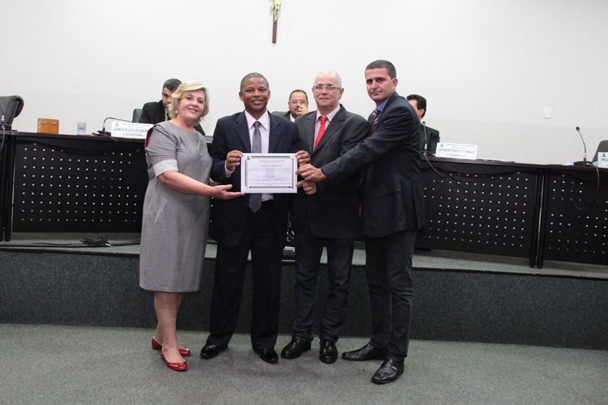 Por atuação na Guarda Mirim e Banda Marcial Getúlio Vargas, Gomes é homenageado na Câmara