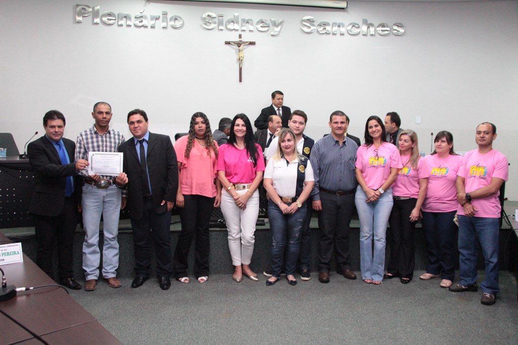 Por garantir recursos para prevenção ao câncer, idealizador da “Prova de Laço do Amor” é homenageado