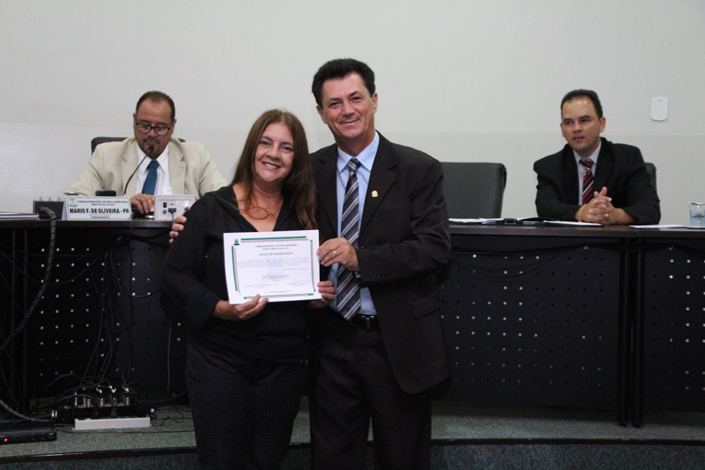 Por relevantes serviços prestados ao Cartório Eleitoral, Sônia Bonfim é homenageada