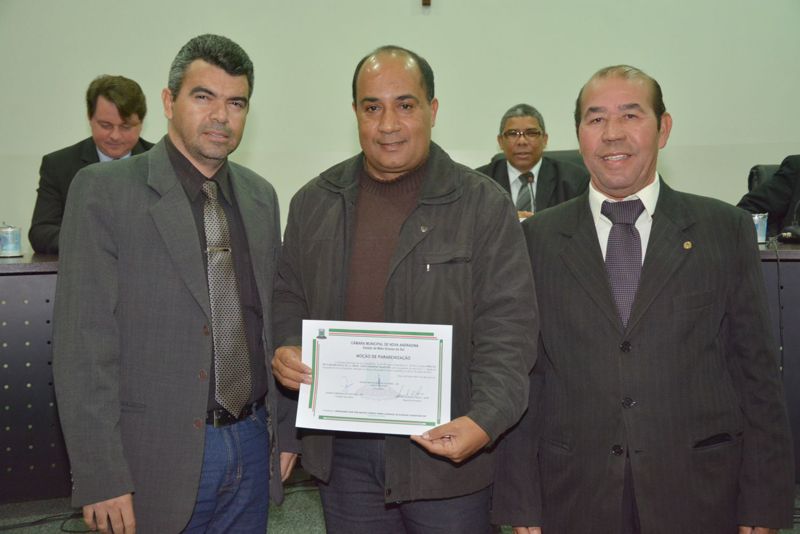 Professor José Firmino é parabenizado pelo lançamento do livro “Geografia de Nova Andradina”