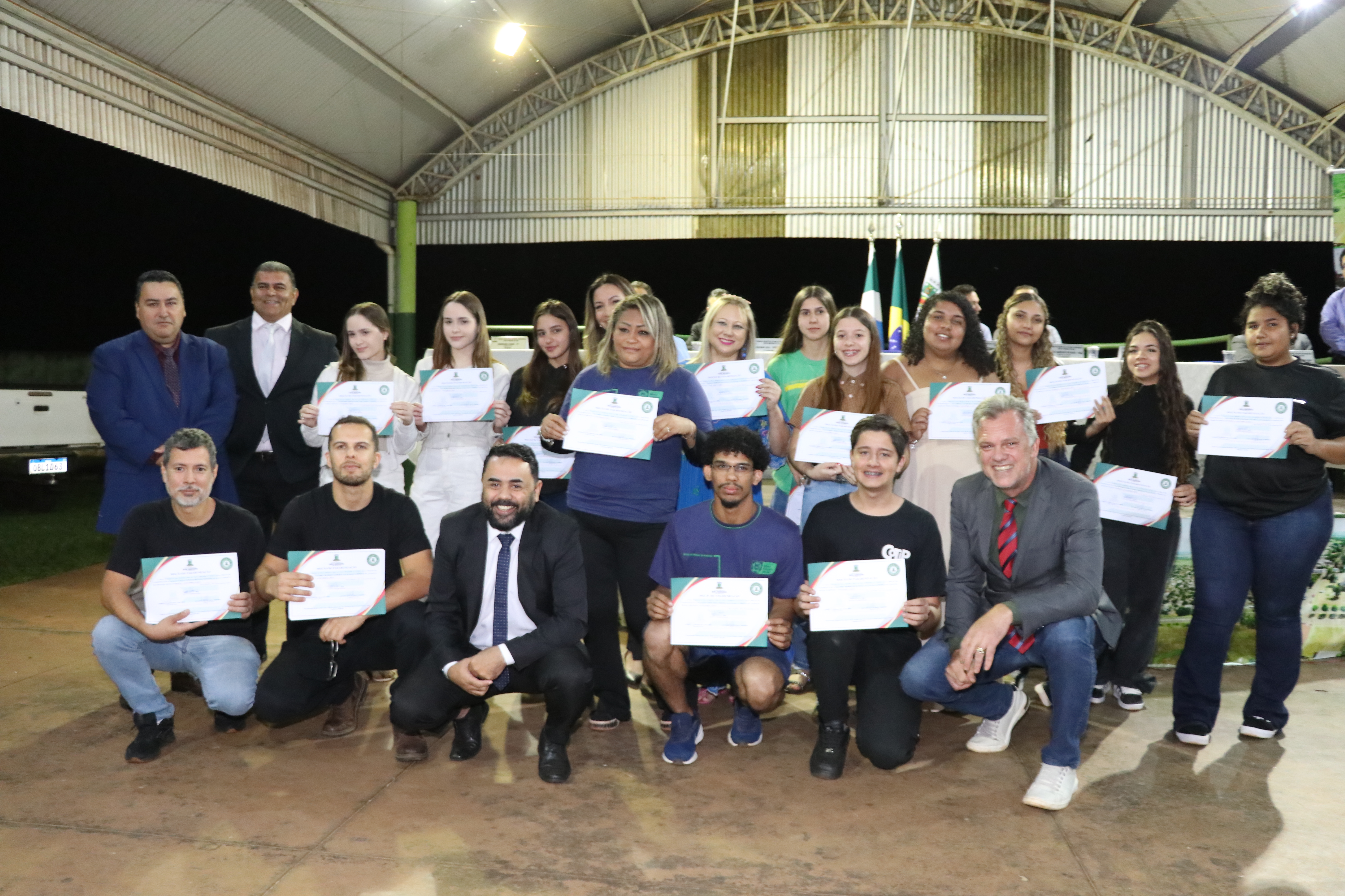 Projeto que  fortalece a democracia e aproxima a juventude das instituições públicas recebe homenagem dos vereadores