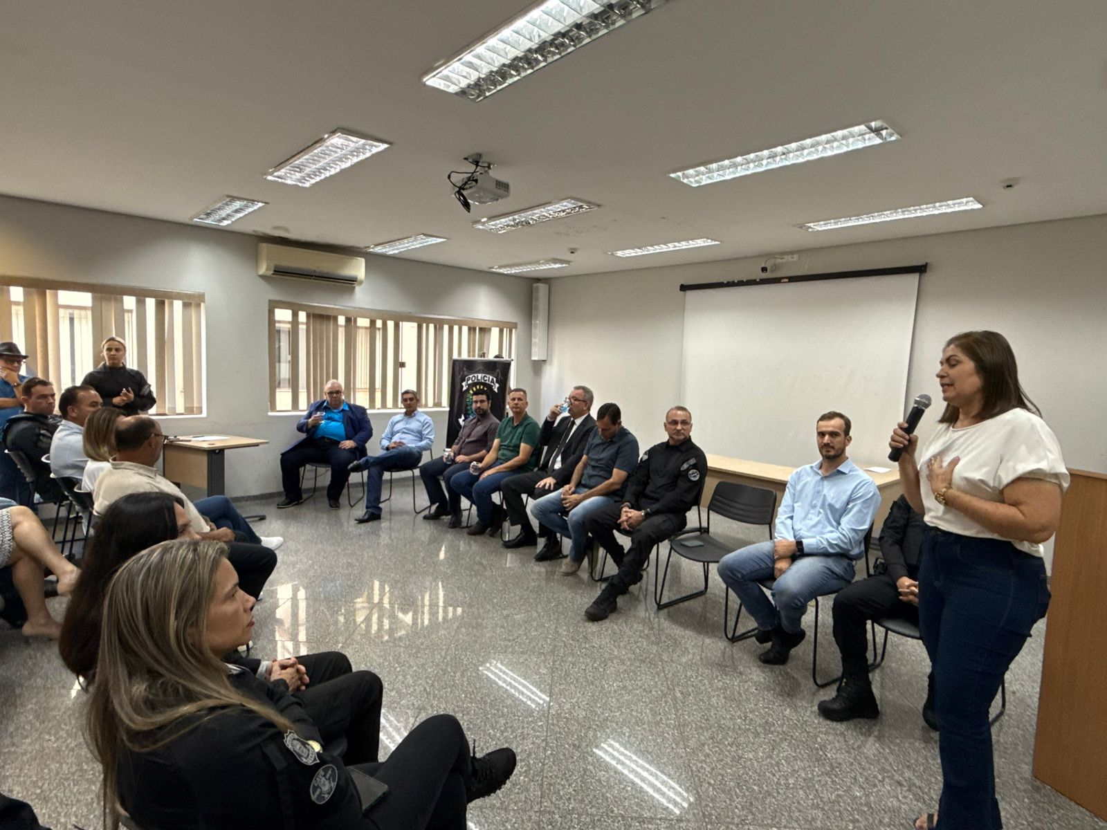 Proposta do Legislativo resulta em convênio para ressocialização de detentos e reforço da limpeza urbana