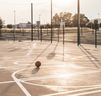 Proposto pela Câmara, projeto padroniza quadras poliesportivas em escolas e espaços públicos