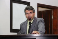 Quemuel de Alencar cobra construção de praça no Residencial Alfeu Francisco