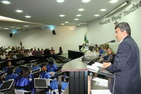 Quemuel de Alencar representa Legislativo em colações de grau