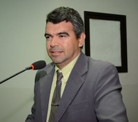 Quemuel de Alencar solicita profissionais de saúde para a Apae