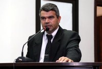 Quemuel pleiteia redutor de velocidade e academia ao ar livre