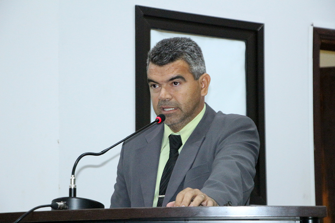 Quemuel quer “tapa-buracos” na Estada Municipal Gracindo Abílio Lourenço 