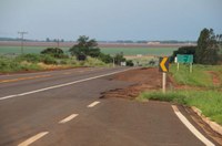 Quemuel volta a cobrar sinalização em frente ao frigorífico JBS