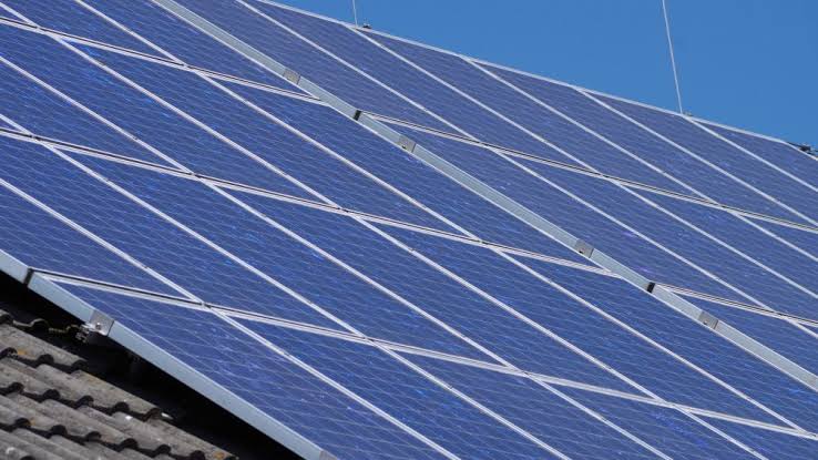 Requerimento busca esclarecer alteração das regras de geração e distribuição de energia solar