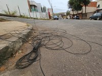 Requerimento busca esclarecer responsabilidade pelo recolhimento de fios soltos nas vias públicas