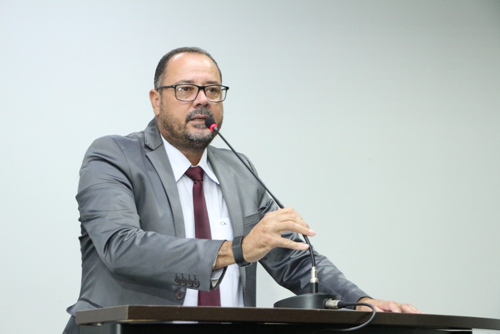 Requerimento solicita relação completa de servidores comissionados na Prefeitura