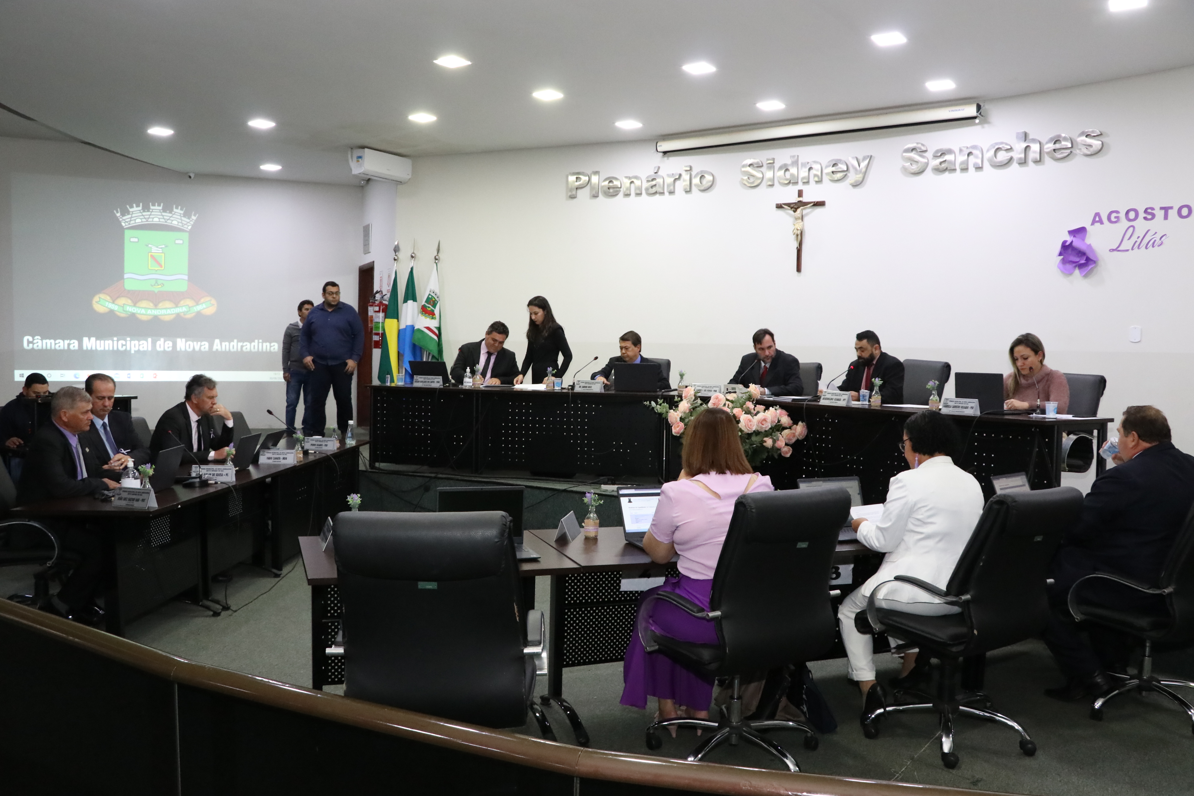 Requerimento visa informações sobre cargos efetivos e comissionados da prefeitura