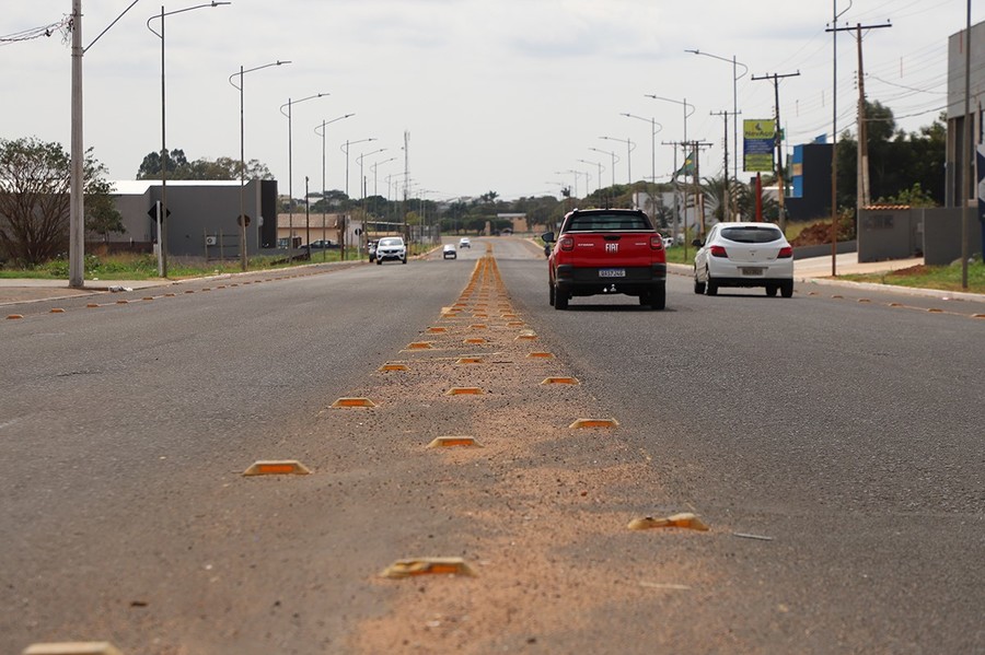 Requerimentos abordam construção de canteiro central e recapeamento de ruas