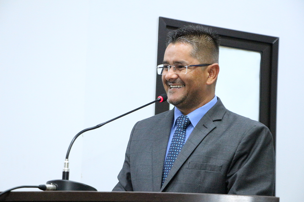 Ricardo Lima cobra recapeamento em vias públicas de Nova Andradina 