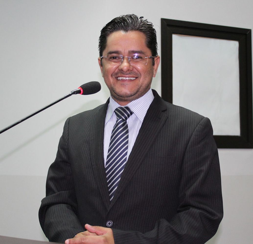 Ricardo Lima pede urgência em recuperação de ruas 