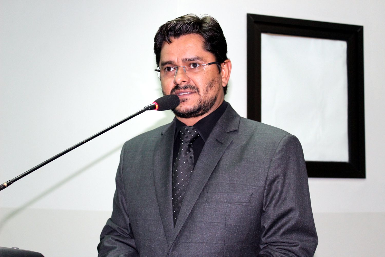 Ricardo Lima pede urgência para recuperação de ruas 