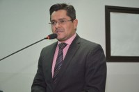 Ricardo Lima reitera pedido de colocação de placas em ruas dos bairros 