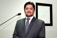 Ricardo Lima solicita construção de abrigos para pontos de ônibus