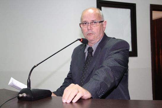 Robertinho Pereira questiona implantação da Zona Azul em Nova Andradina