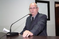 Robertinho Pereira questiona implantação da Zona Azul em Nova Andradina