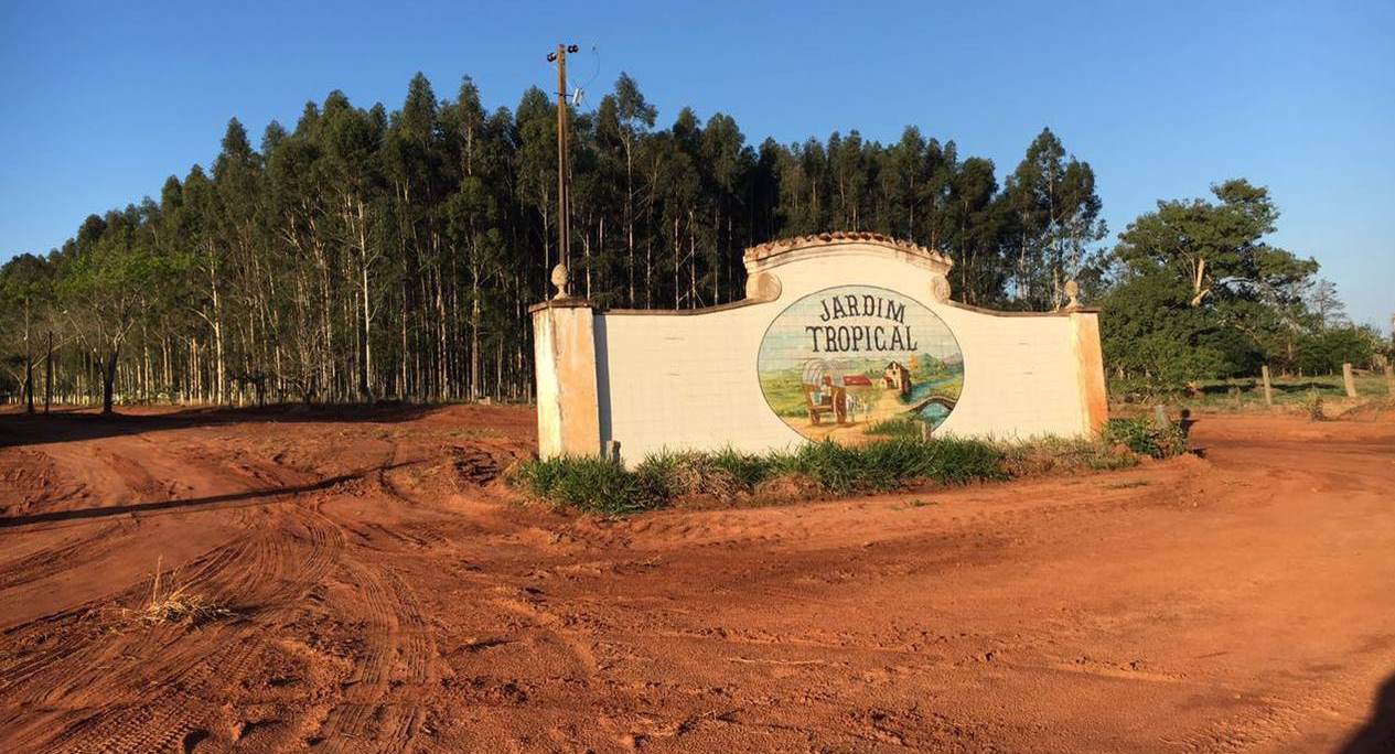 Serviços no Jardim Tropical são executados a pedido de Valter e população comemora