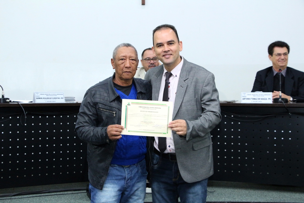 Servidor aposentado da Prefeitura é parabenizado na Câmara