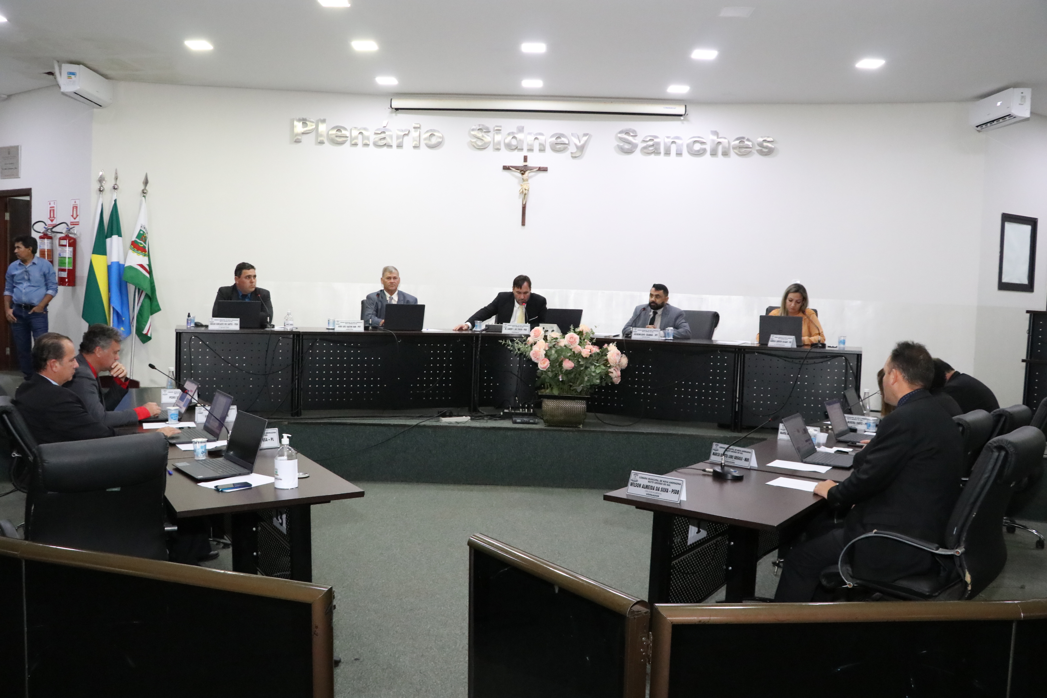 Sessão aborda atendimentos no CREAS, programa de estágio e serviços públicos 