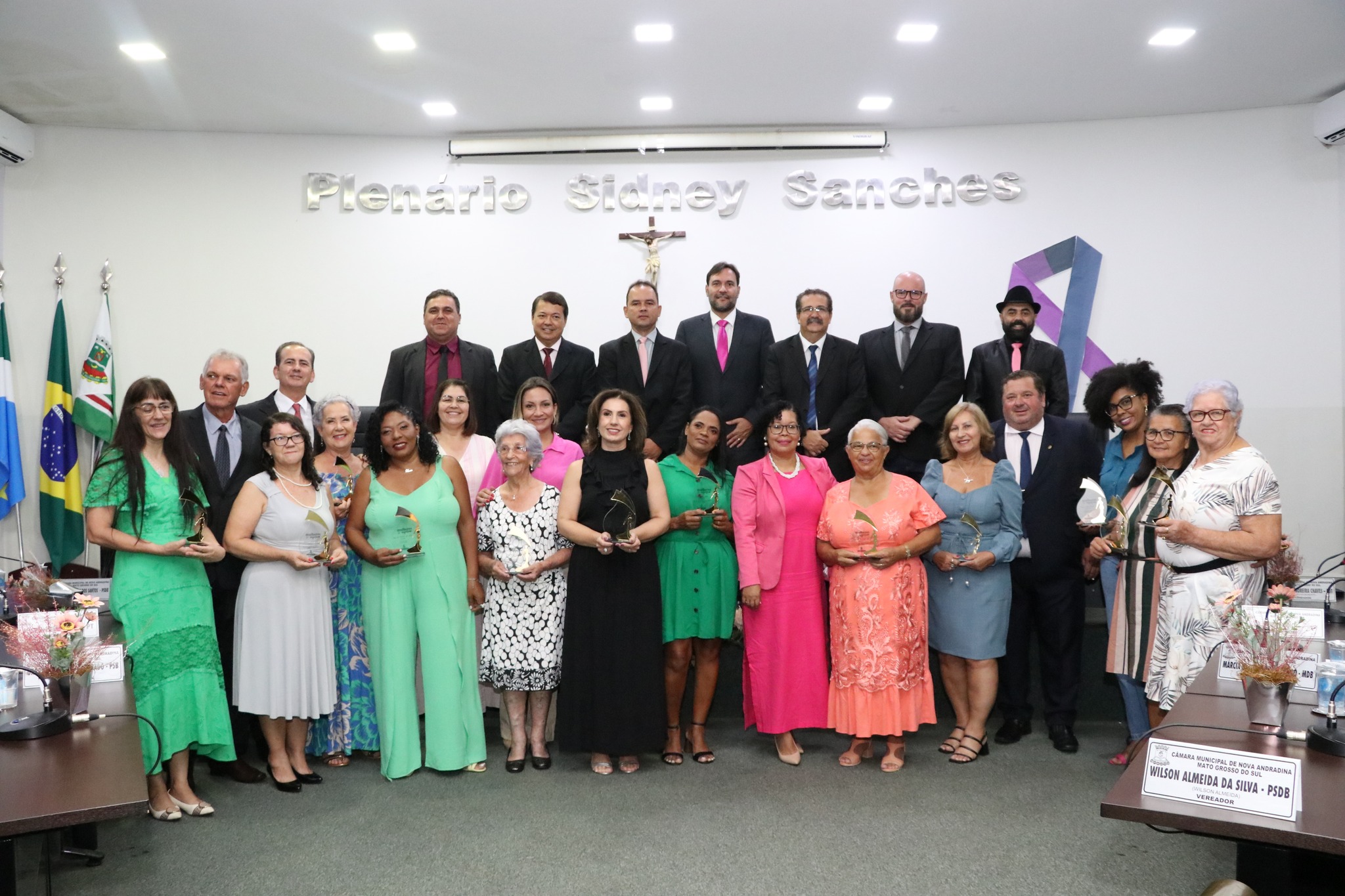 Sessão destaca contribuição feminina e homenageia trajetórias de luta