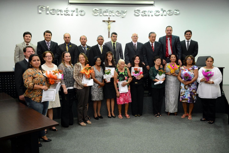 Sessão solene em homenagem ao Dia das Mães foi marcada pela emoção