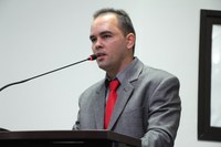 Tapa-buracos e estruturação de projeto social pautam indicações na Câmara 