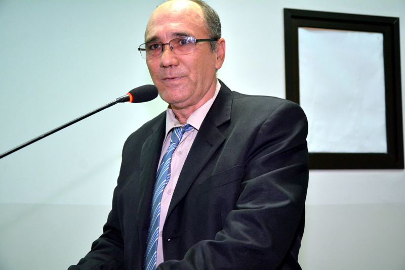 Tolotti solicita adequação no muro de escola