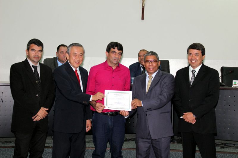 Toninho Poços é homenageado na Câmara por ação solidária