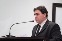 Uniformes, faixa elevada e tubos de galeria pautam indicações de Deildo Piscineiro