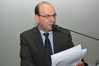 Valmirá cobra implantação de novos estacionamentos no canteiro central