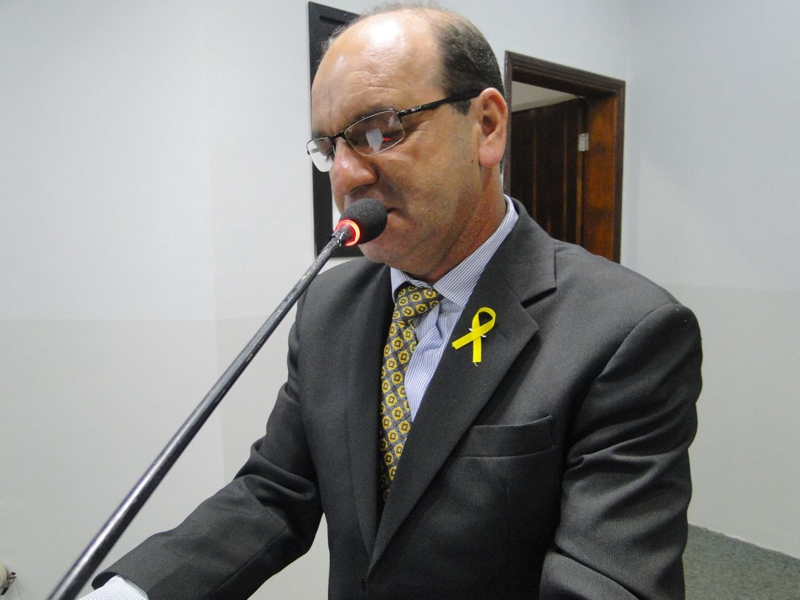 Valmirá do Pax cobra término do calçamento no pátio do HR