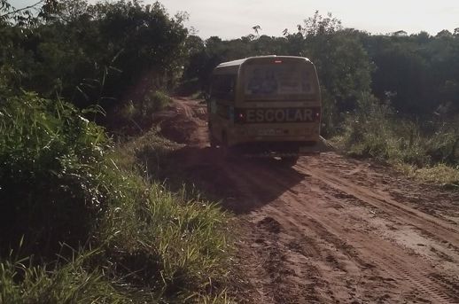 Valter do Anzai solicita manutenção da estrada cabeceira da ponte