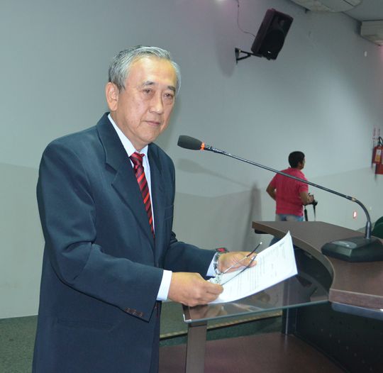 Valter do Anzai solicita serviço de tapa-buracos