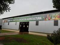 Valter quer atualização da placa de identificação do Centro de Comercialização da Agricultura