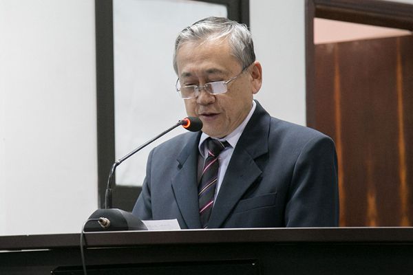 Valter questiona paralisação de obras de pavimentação asfáltica