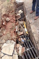 Valter reitera pedidos para realização de serviços de tapa buracos e limpeza de bueiros