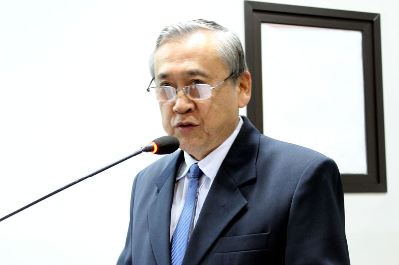 Valter reivindica poda de árvores e manutenção em boca de lobo