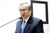 Valter reivindica poda de árvores e manutenção em boca de lobo