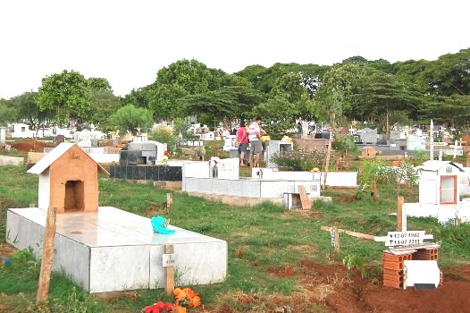 Valter requer informações sobre Cemitério Municipal