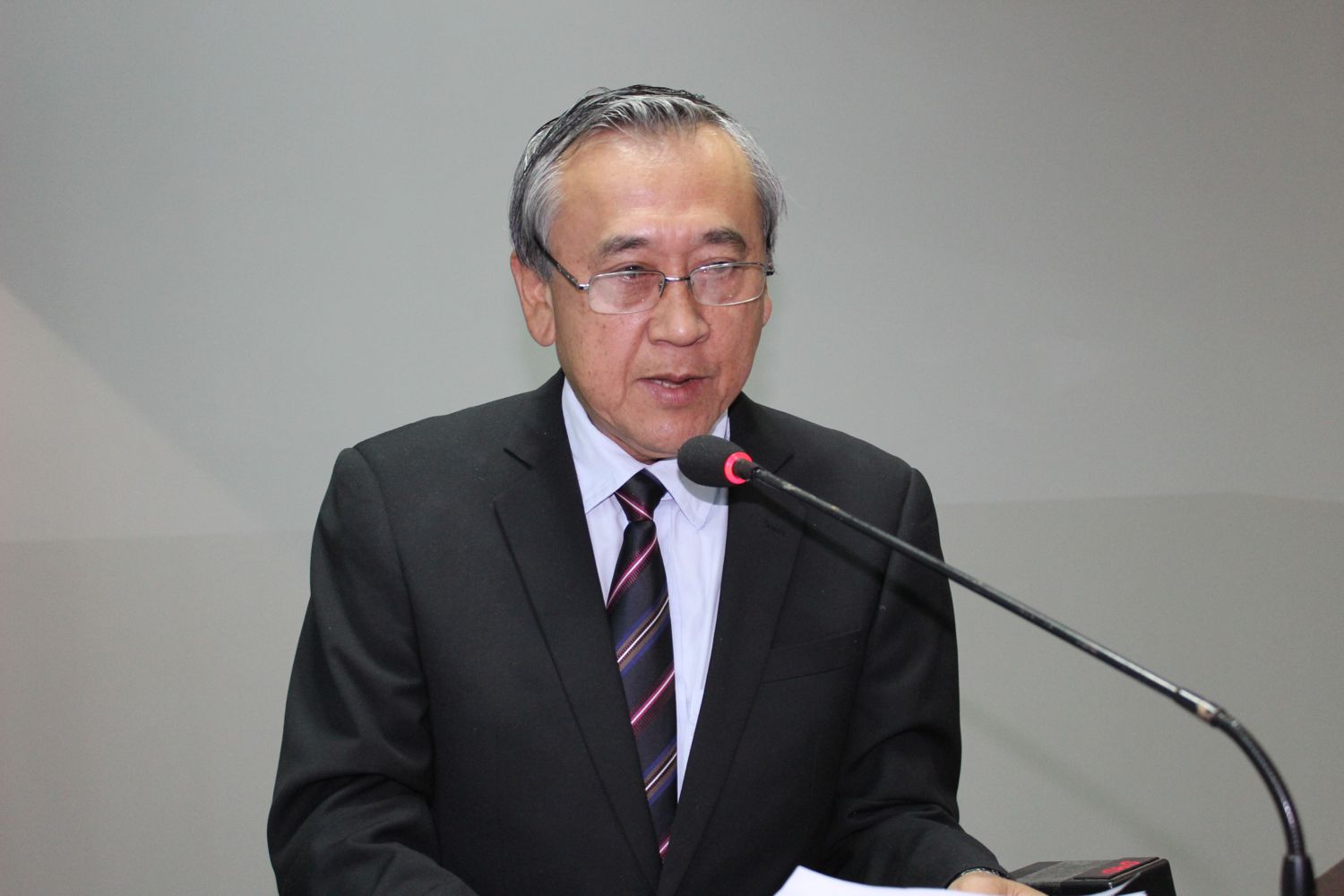 Valter sugere substituição de placas nominativas