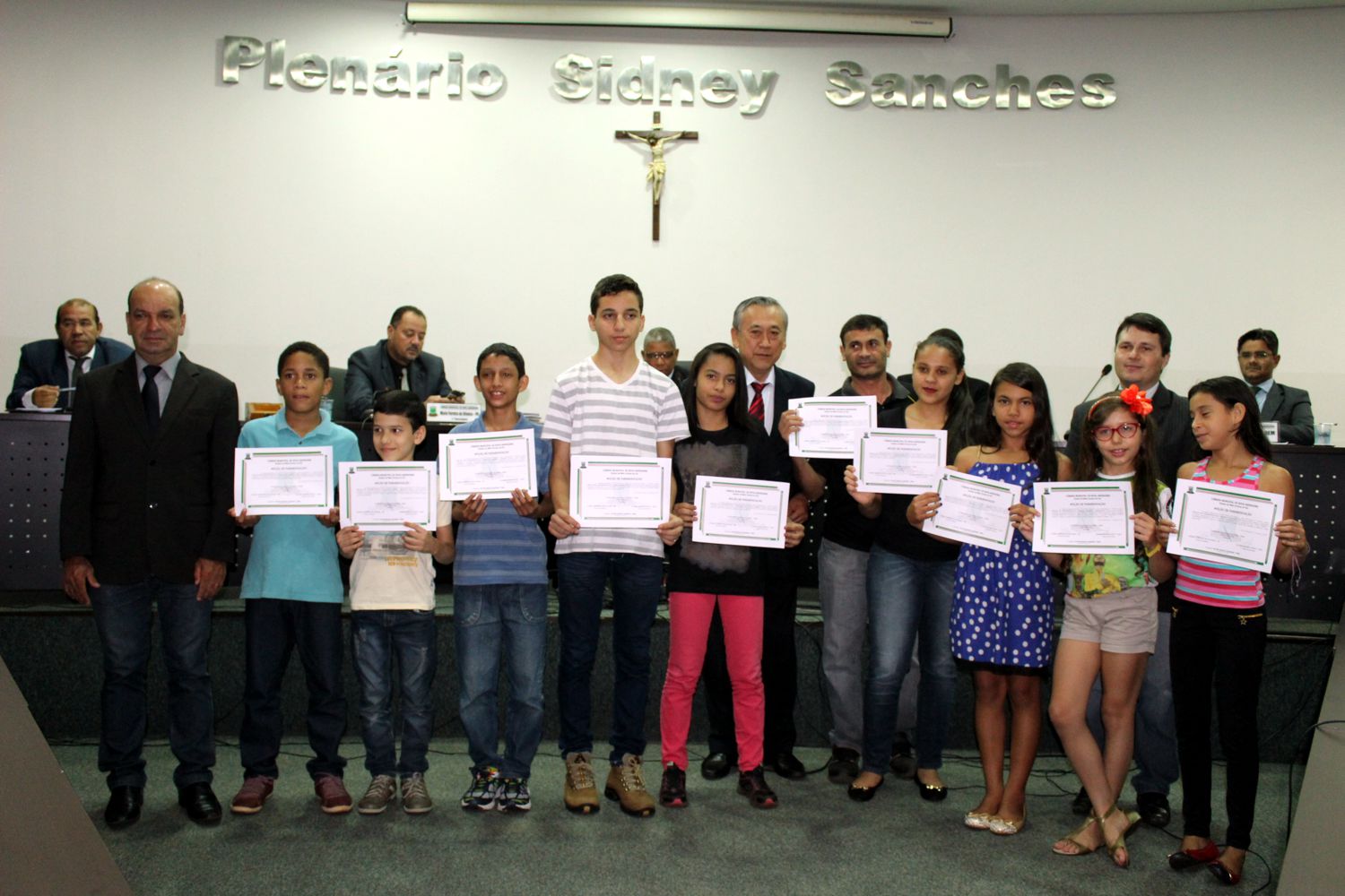 Valter Yasunaka parabeniza Karatecas nova andradinenses por premiações